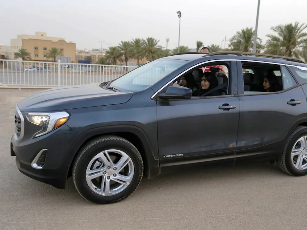 Un salon de l'auto réservé aux femmes en Arabie saoudite. … et a organisé un salon permettant de réaliser de nombreux essais…