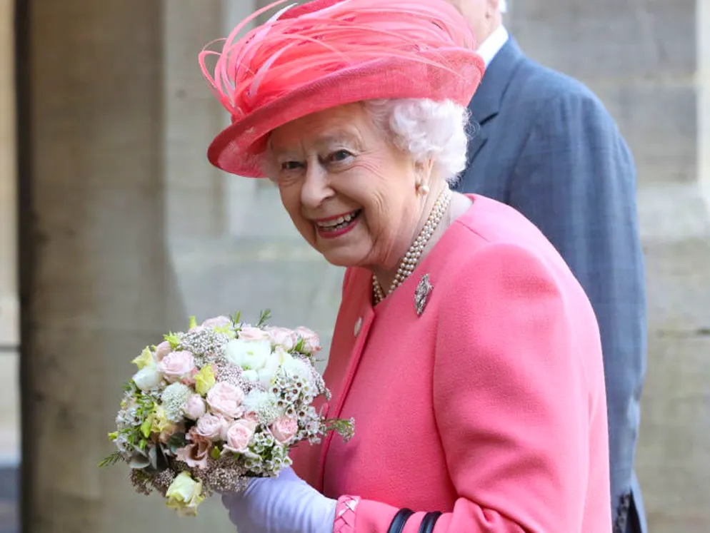 Meghan Markle, duchesse de Sussex?. De manière générale, beaucoup pensent que la reine va attribuer un nouveau titre à son petit-fils Harry à l'occasion de son mariage.