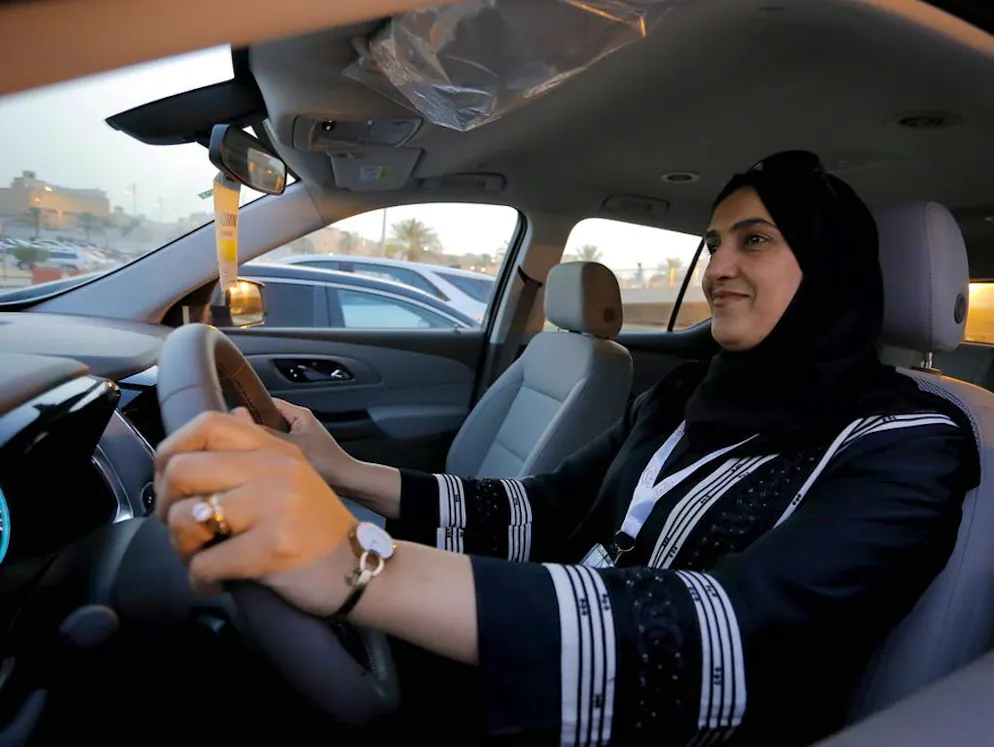Un salon de l'auto réservé aux femmes en Arabie saoudite. … les femmes, elles, pourront véritablement prendre le volant à partir de la mi-juin 2018.
