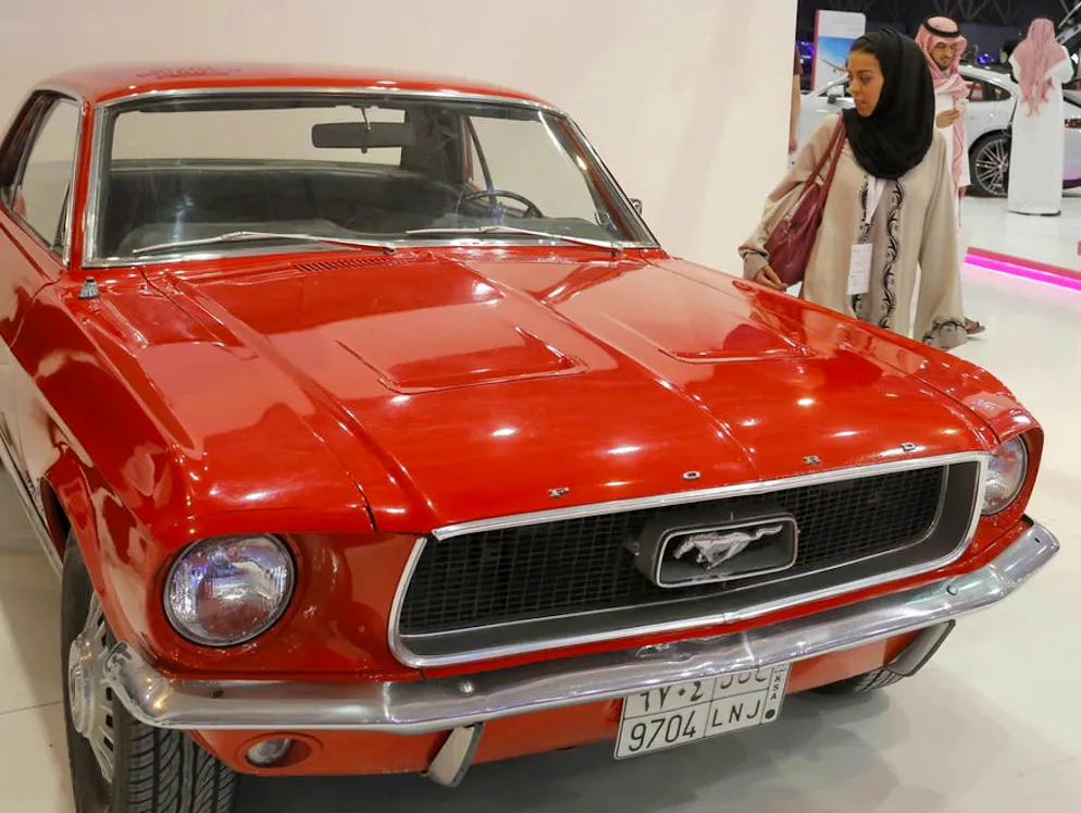 Un salon de l'auto réservé aux femmes en Arabie saoudite. Dans la ville saoudienne de Djeddah, des femmes ont découvert au volant de quelles voitures elles pourront bientôt sillonner, pour la première fois, les routes de ce royaume extrêmement conservateur.