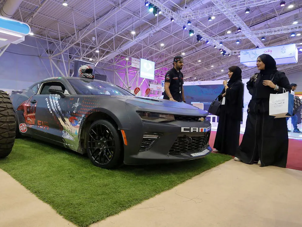 Un salon de l'auto réservé aux femmes en Arabie saoudite. Pour le plus grand bonheur des femmes…