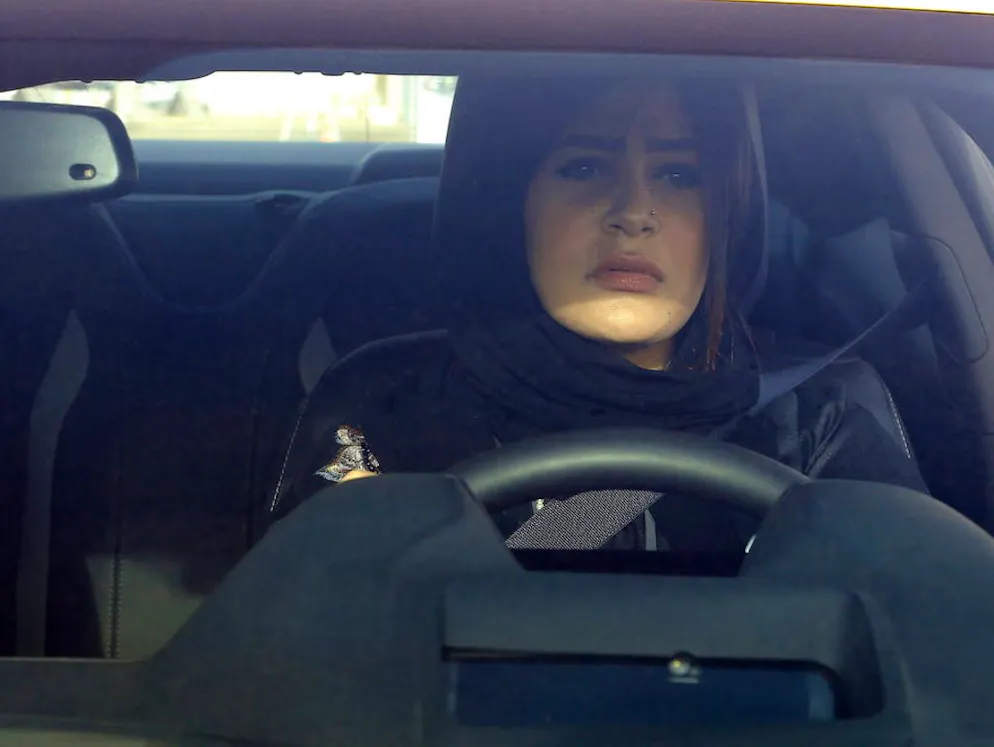 Un salon de l'auto réservé aux femmes en Arabie saoudite. ... ou partiellement voilées.