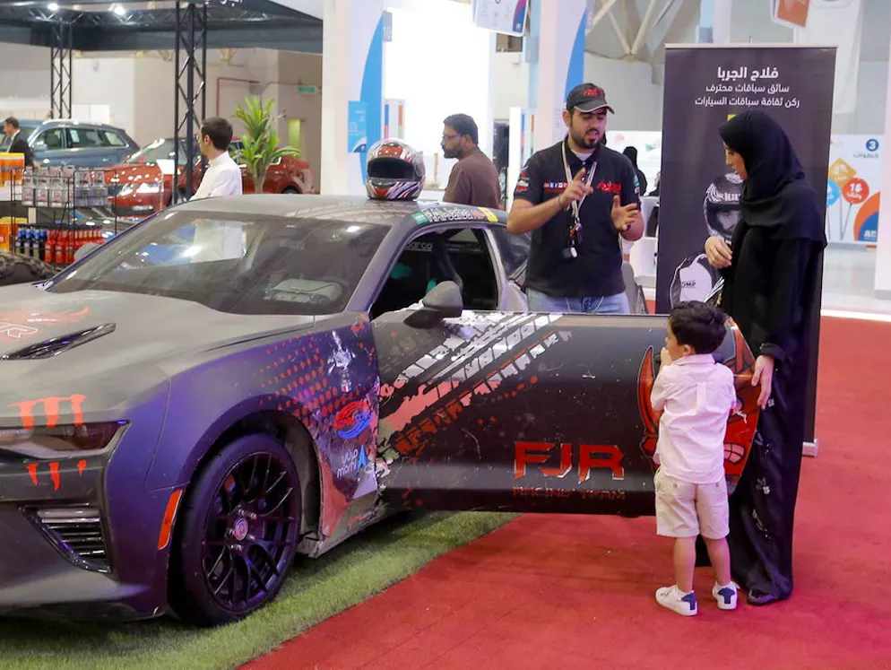 Un salon de l'auto réservé aux femmes en Arabie saoudite. Ce grand pas annoncé depuis longtemps déjà fait partie d'une stratégie de modernisation de la monarchie islamique.
