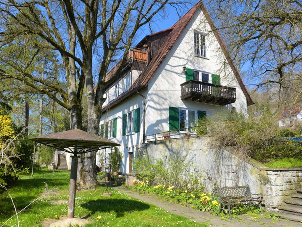 Rommel, la «Volpe del deserto». La casa nella quale viveva Erwin Rommel a Herrlingen. Il 14 ottobre 1944, una Mercedes nera si fermò di fronte alla sua abitazione: al volante, una SS. Dietro, i generali della Wehrmacht Wilhelm Burgdorf e Ernst Maisel.