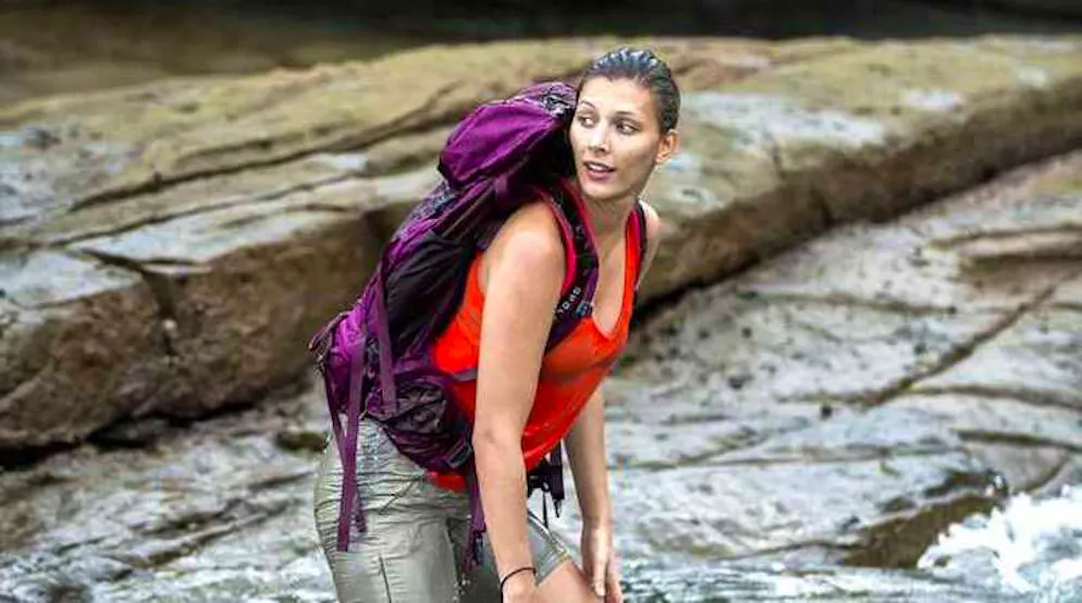 Ex-Miss France, Camille Cerf va tenter de survivre sur une île déserte pendant deux semaines.