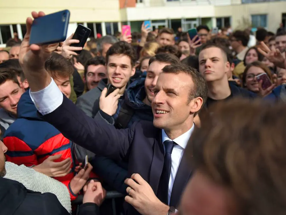 Les Smartphones des puissants: qu'utilisent Poutine, Trump et Co.?. Emmanuel Macron, le président français, est toujours disponible pour un selfie et se montre volontiers ouvert à la technologie. Il n'est d'ailleurs pas le seul chef d'État dans ce cas. Voici les Smartphones favoris de nos dirigeants.
