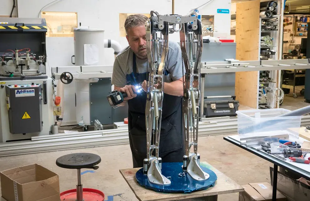 Est-ce l'avenir? Cette usine produit des robots humanoïdes. Les robots Mesmer sont conçus sur la base des anciens modèles de robots.