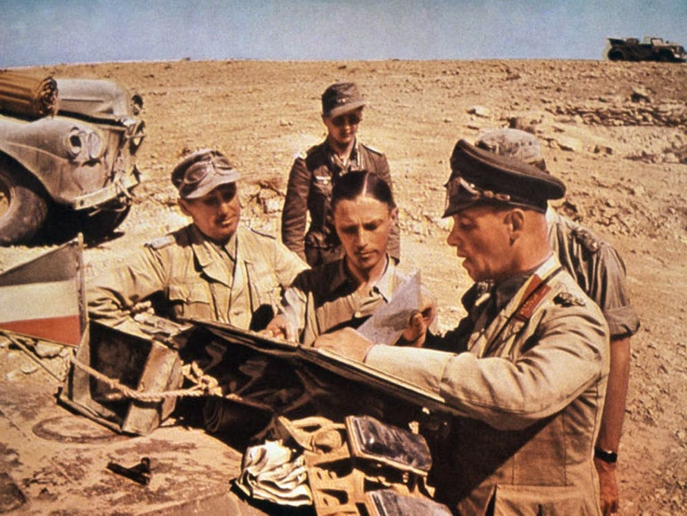 Rommel, la «Volpe del deserto». Successivamente, la popolarissima «Volpe del deserto» fu costretta a ritirarsi in gran segreto dall'Africa, quando la sconfitta era diventata ormai inevitabile. Goebbles annotò all'epoca sul suo diario: «Rommel è solo una marionetta che posso manipolare a piacimento».