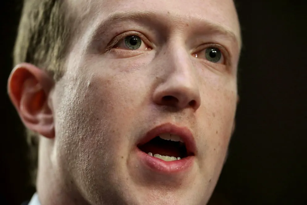 Facebook: Zuckerberg accepte de rencontrer des eurodéputés, mais à huis clos. Le patron de Facebook, Mark Zuckerberg, a accepté de rencontrer à Bruxelles des eurodéputés, à huis clos