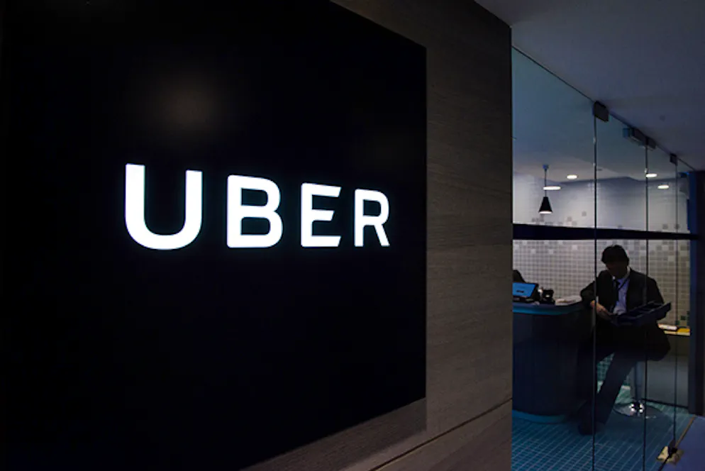Uber a en effet supprimé une clause controversée qui empêchait les victimes de poursuivre l'entreprise. Jusqu'ici seuls les chauffeurs ou personnes directement accusées pouvaient être poursuivies devant les tribunaux.