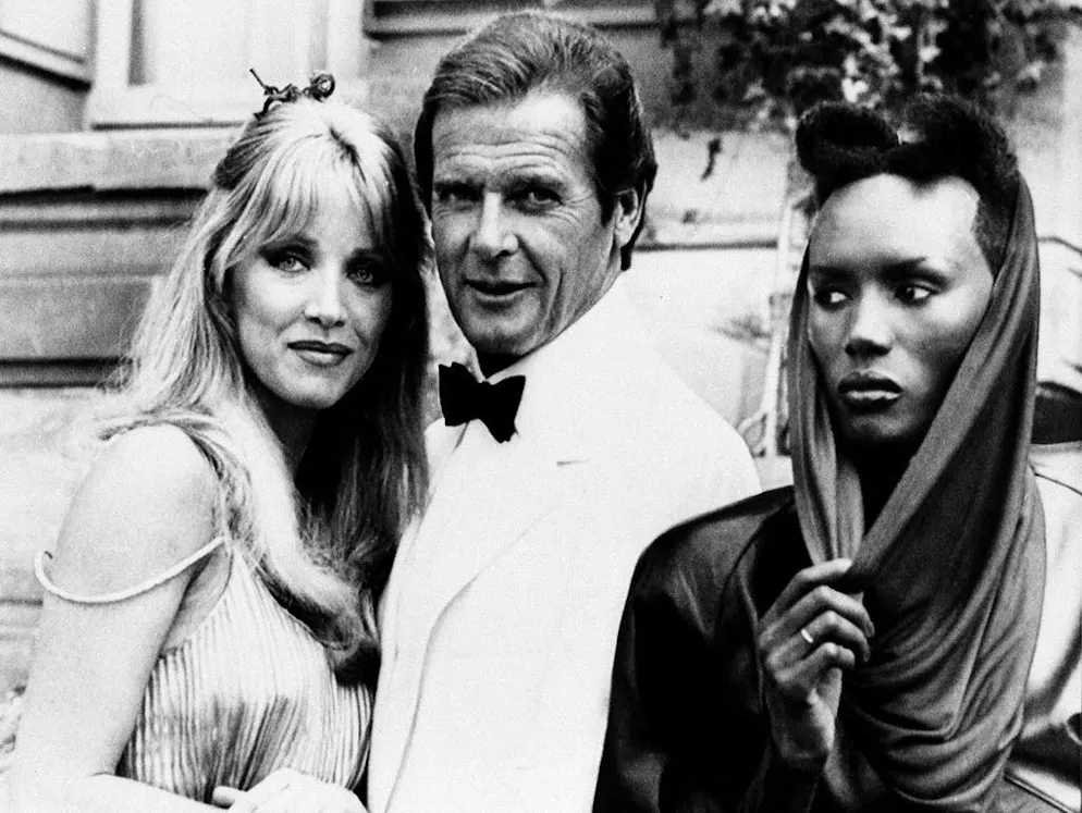 Grace Jones. Elle a joué aux côtés de Roger Moore dans «Dangereusement vôtre», un James Bond.