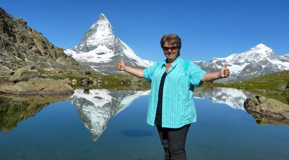 Berge machen glücklich: Besteller-Autorin Blanca Imboden vor dem Matterhorn.
