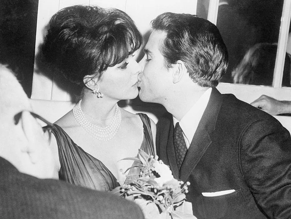 Joan Collins fête ses 85 ans. Joan Collins a connu tous les grands noms d'Hollywood: ici avec Warren Beatty.