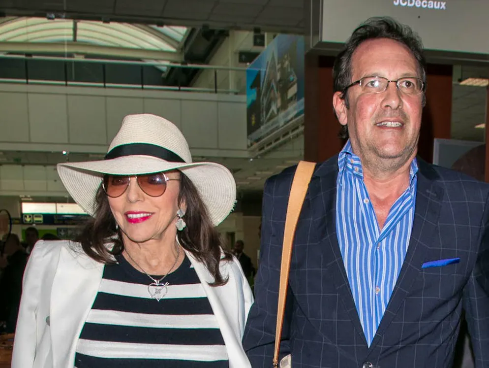 Joan Collins fête ses 85 ans. Joan Collins et son cinquième mari Percy Gibson ont récemment été vus ensemble à Cannes.