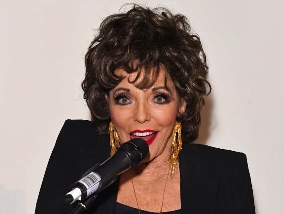 Joan Collins fête ses 85 ans. En 2015, cette monarchiste convaincue a été élevée au rang de «Dame commandeur de l'ordre de l'Empire britannique» par la reine Elizabeth II et a donc été pratiquement anoblie.