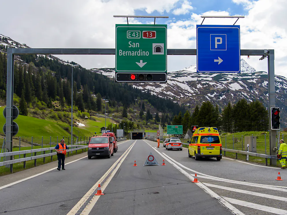 Il tunnel del San Bernardino rimarrà chiuso almeno fino a giovedì.