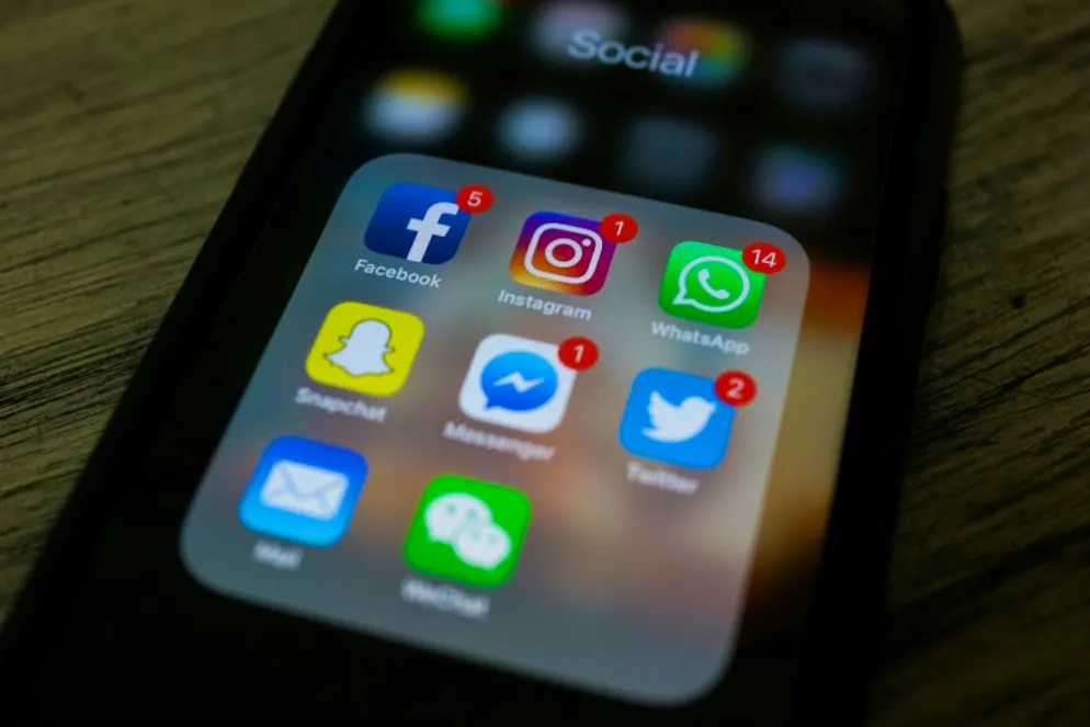 Facebook et Twitter adoptent des règles plus strictes pour les publicités politiques