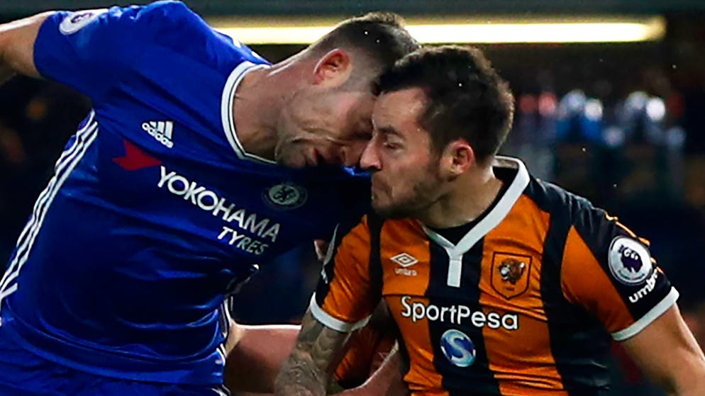 Nach diesem Kopfball-Duell erlitt Ryan Mason (rechts) einen Schädelbruch und musste seine Karriere mit 26 Jahren beenden.