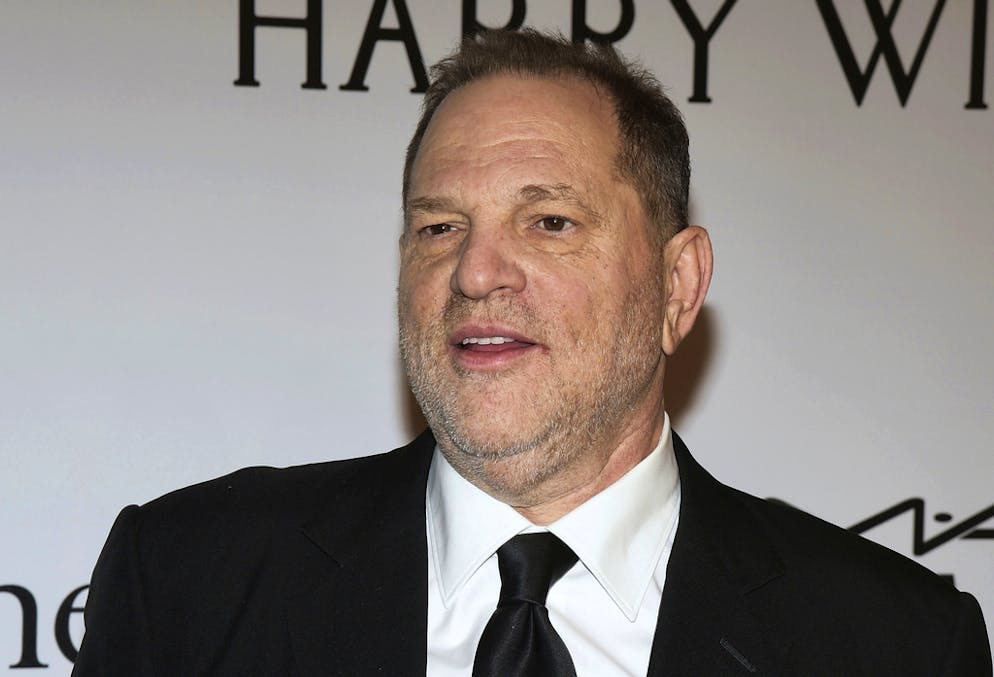 Harvey Weinstein Stellt Sich Den Behorden