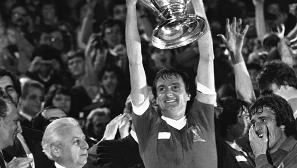 Phil Thompson a soulevé la coupe aux grandes oreilles en 1981 avec les Reds.