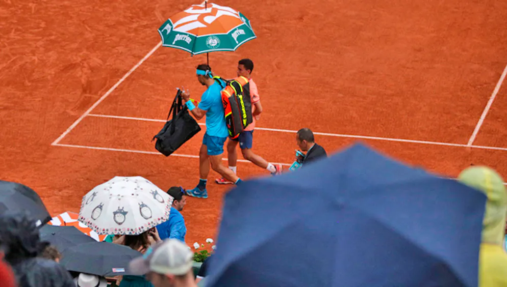 Rafael Nadal reprendra sa partie avec un retard de trois jeux dans le troisième set.