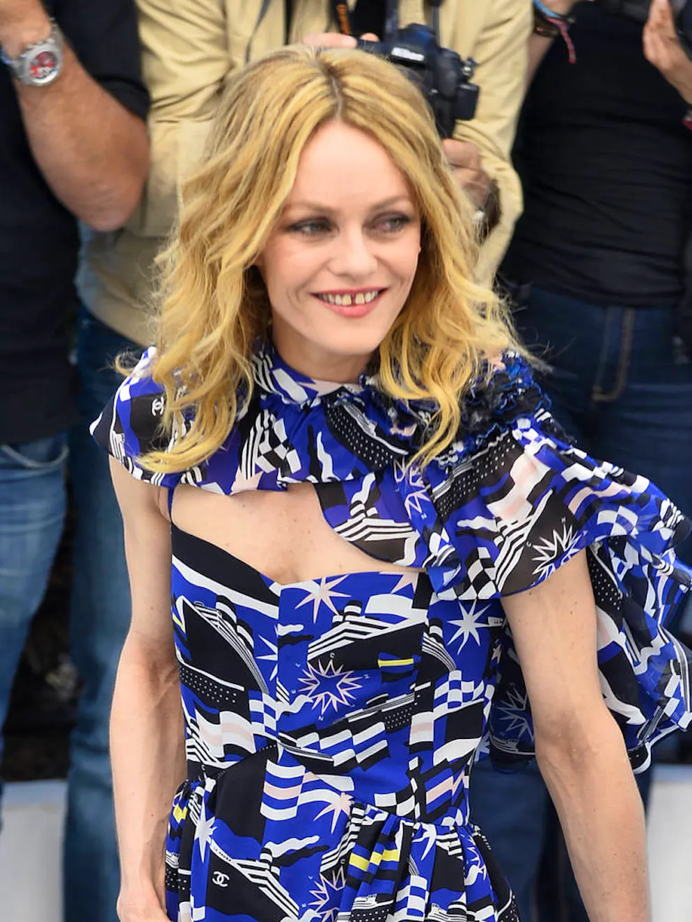 Leçon de style de mère en fille. Vanessa Paradis est elle aussi devenue une icône mode adorée par les fans, mais aussi par la maison Chanel qui l'habille à merveille tout comme...
