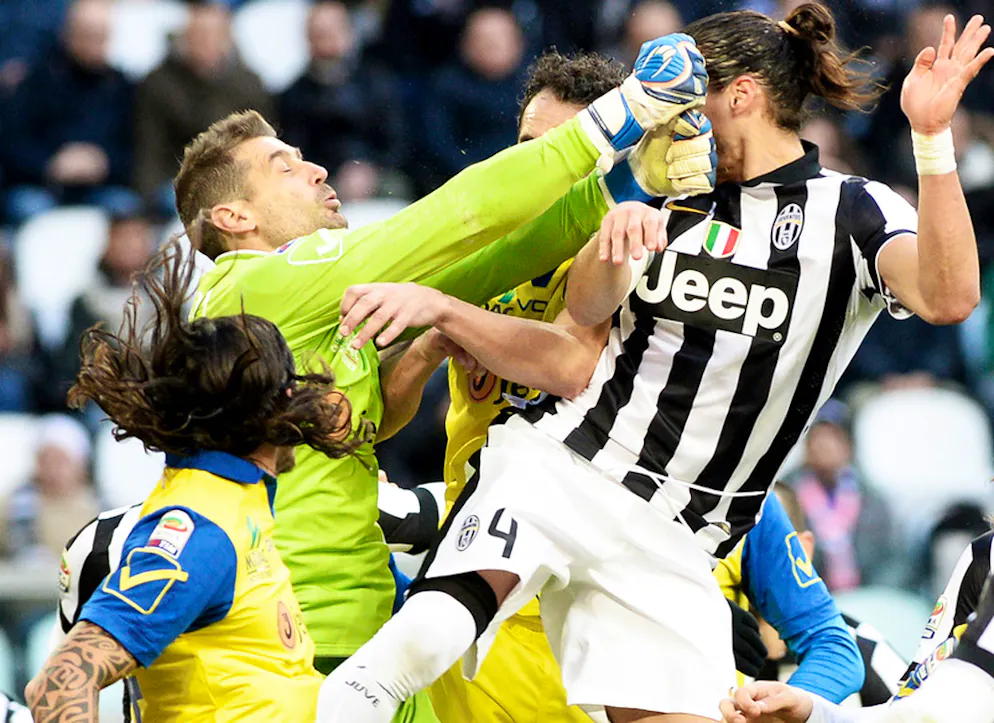 Albano Bizzarri, qui con la maglia del Chievo dove ha giocato due stagioni prima di passare al Pescara e infine all'Udinese, potrebbe diventare presto l'estremo  difensore del Lugano.