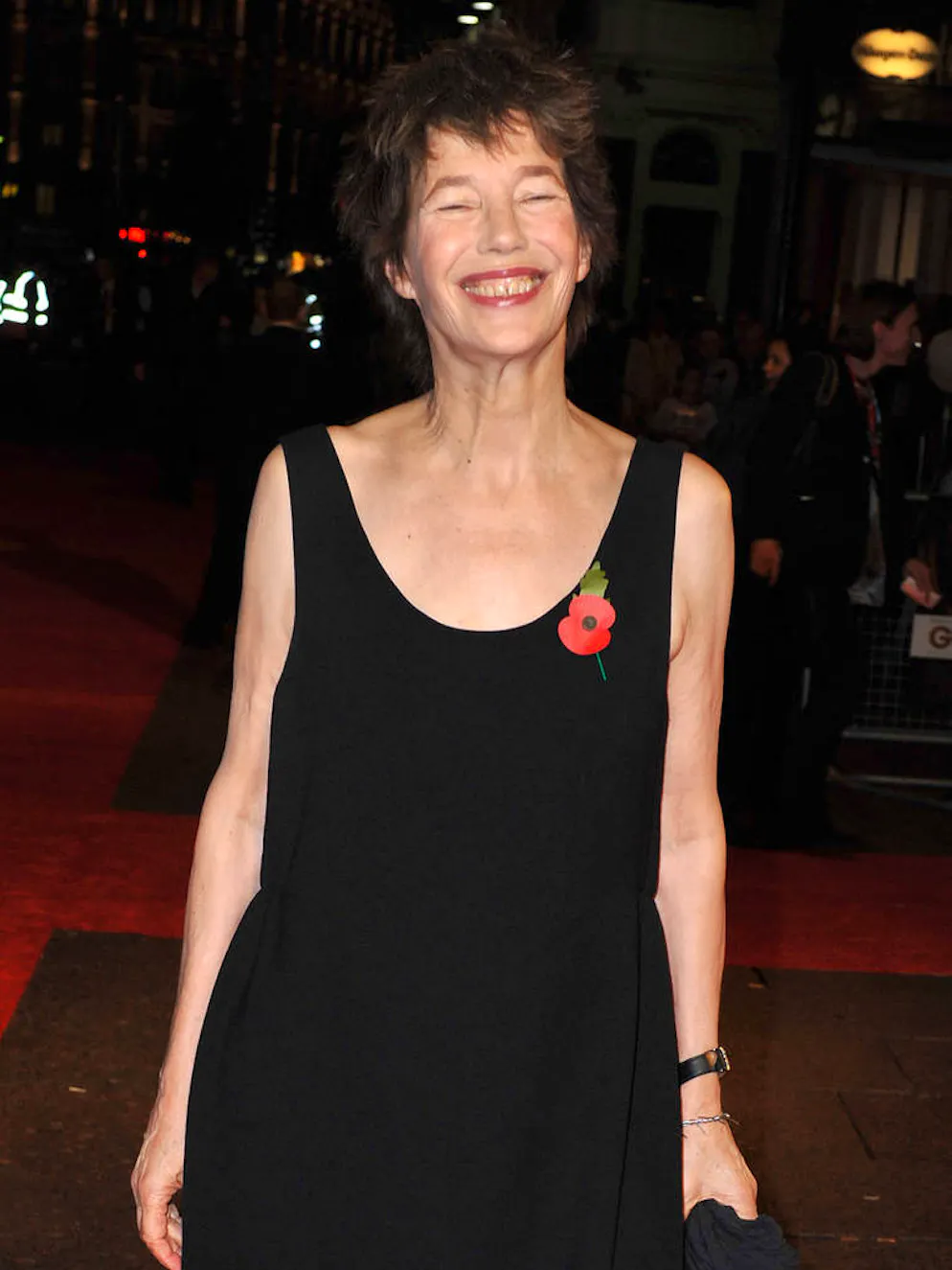 Leçon de style de mère en fille. Jane Birkin est une icône mode célébrée dans le monde entier, et à raison. Un style féminin, romantique, mais aussi audacieux et parfois androgyne, dont sa fille...