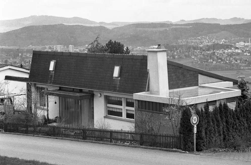 Bruno Zwahlen: le meurtre de Kehrsatz. Le logement de Bruno Zwahlen à Kehrsatz (Berne), dans le congélateur duquel a été retrouvé le cadavre de sa femme au début du mois d'août 1985. Cliché pris en avril 1993.