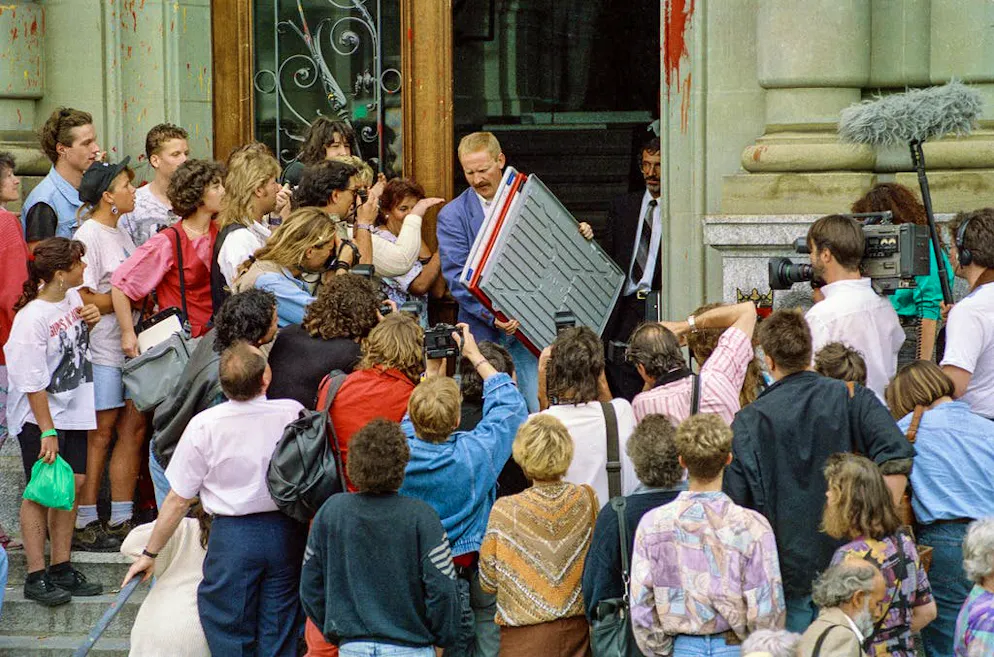 Bruno Zwahlen: le meurtre de Kehrsatz. Le 29 mai 1993, Bruno Zwahlen quitte la Cour suprême du canton de Berne après son acquittement.
