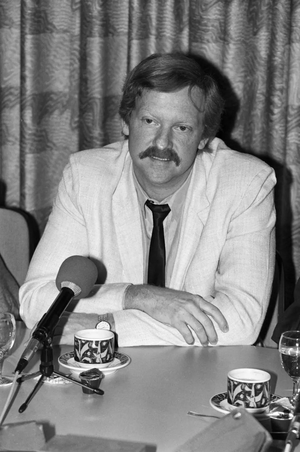 Bruno Zwahlen: le meurtre de Kehrsatz. Libéré de prison, Bruno Zwahlen répond aux questions des journalistes au cours d'une conférence de presse. Cliché pris le 20 avril 1991.