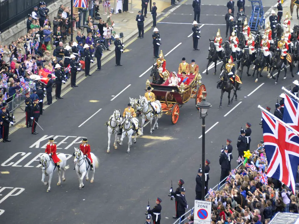 Les mariages de tous les records. Environ un million de personnes ont célébré leur mariage dans les rues de Londres.