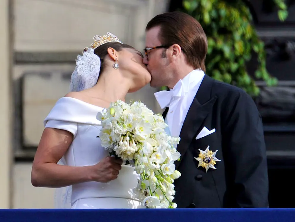 Les mariages de tous les records. ... mais concernant le baiser des mariés, le couple a fait preuve de peu de persévérance: après 1,52 seconde, c'était déjà terminé. C’est toujours mieux que le baiser échangé par ...