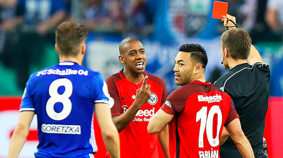 Gelson Fernandes avait récolté son carton rouge sur sa première intervention face à Schalke 04.