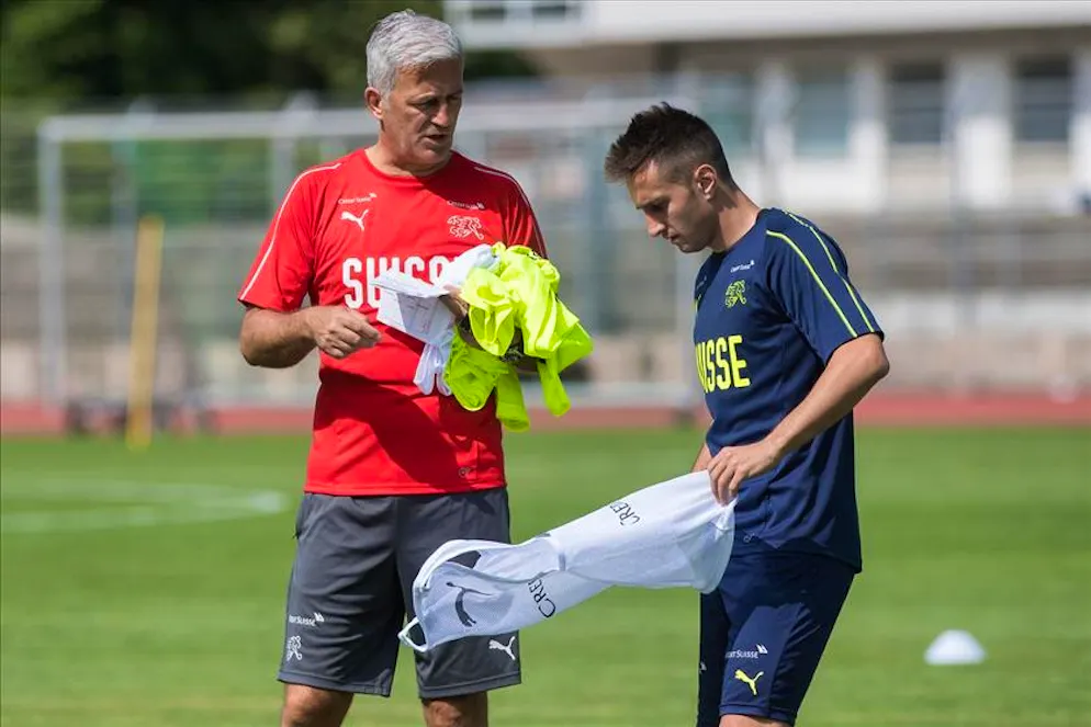 Petkovic al lavoro con i ragazzi.