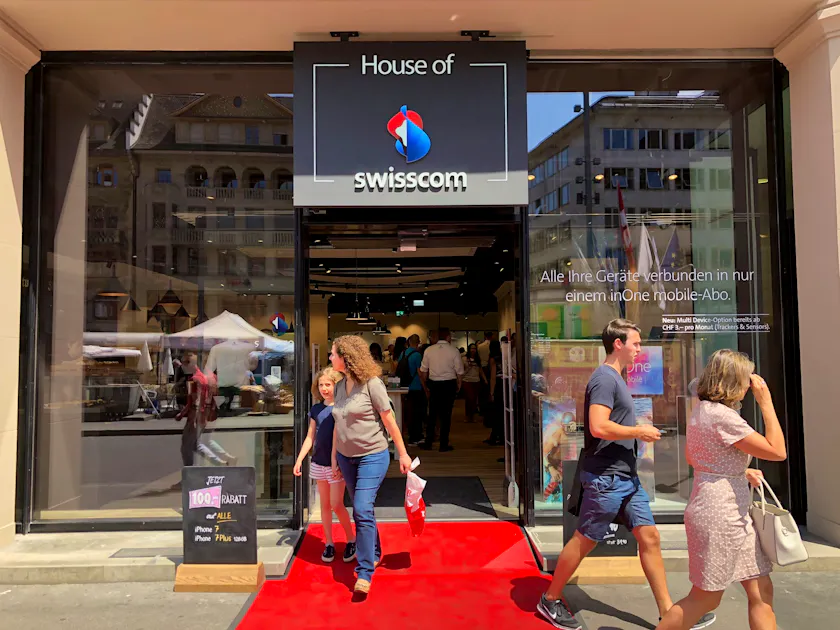 Neuer Flagship-Store in Basel: Der Swisscom-Shop ist jetzt auch ein ...