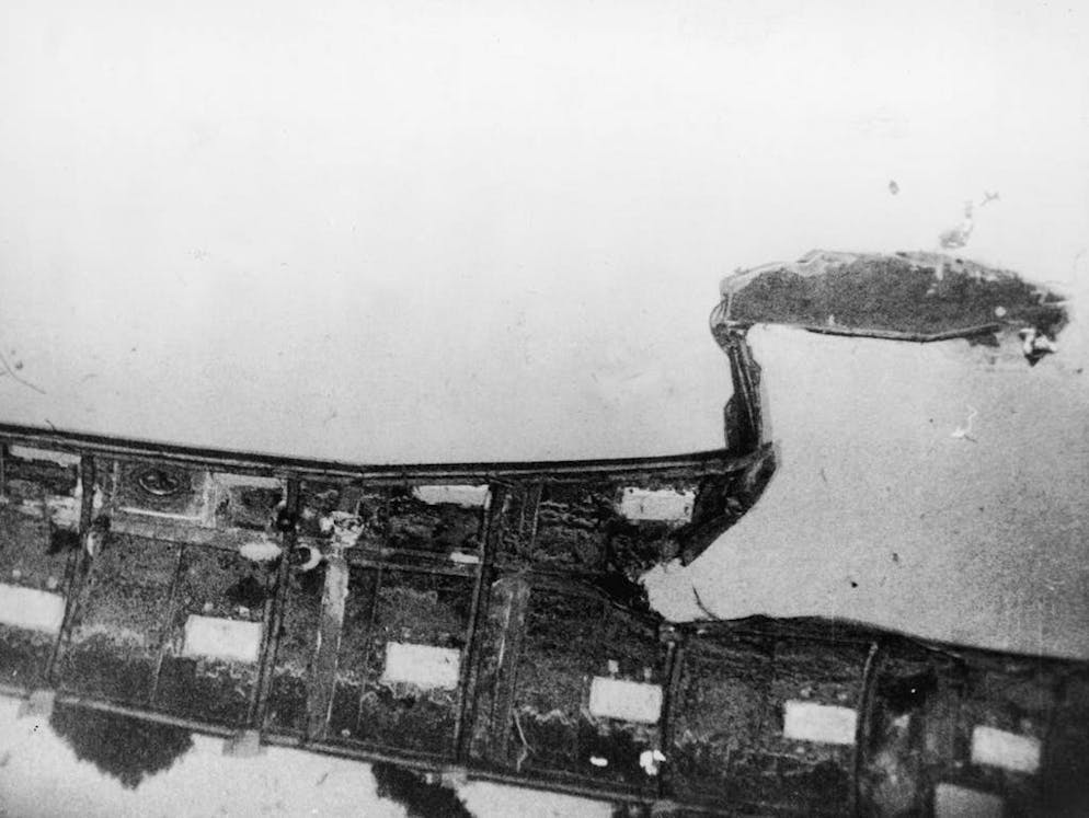 Il sottomarino nucleare USS Scorpion. Comunque sia, la marina sonda regolarmente la zona situata intorno al relitto alla ricerca di un'eventuale contaminazione radioattiva. Per il momento, non è ancora stata registrata alcuna variazione — il reattore sarebbe ancora stagno. Nella foto: tubazioni di sottomarino.