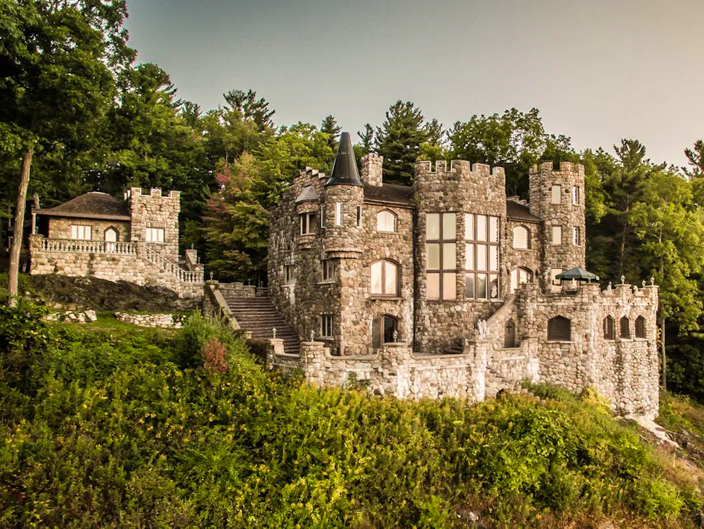Un castello in vendita. John Lavender spera di ricavare l'equivalente di 12,7 milioni di franchi dalla vendita del suo castello situato a Bolton Landing, nello Stato di New York.
