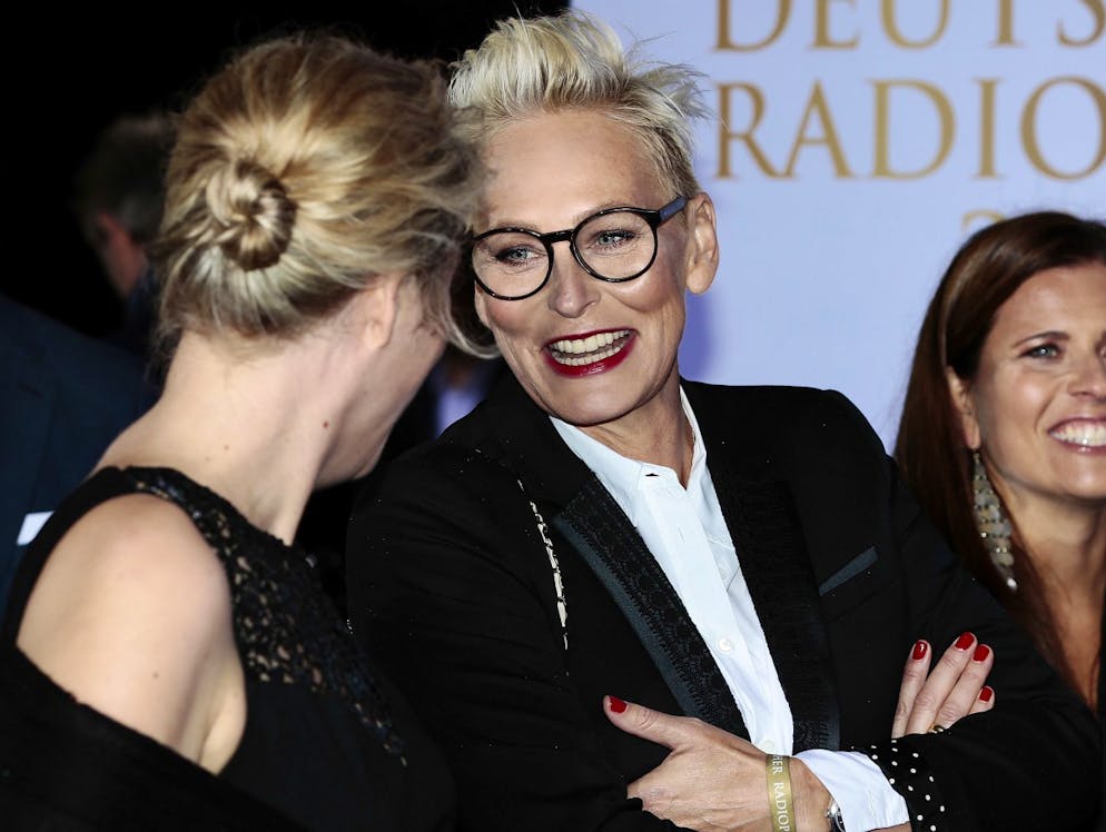 Reife Leistung: Diese Promis erlebten spätes Mutterglück. Talkmasterin Bärbel Schäfer (54) wurde mit 41 zum ersten Mal Mutter. Mit 44 folgte ihr zweiter Sohn.