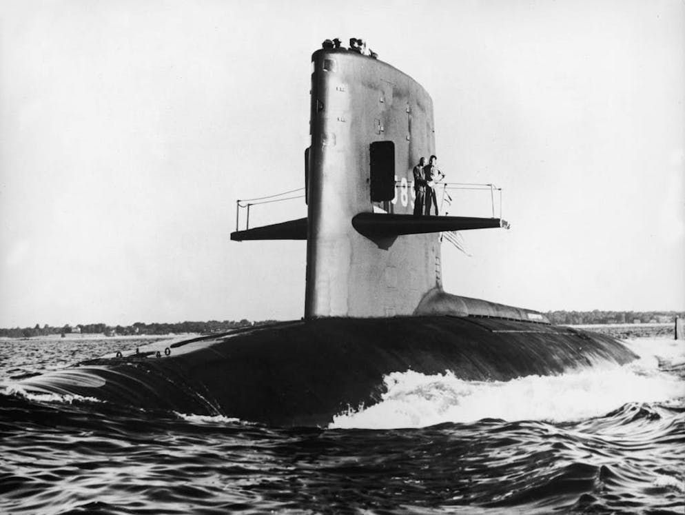 Il sottomarino nucleare USS Scorpion. Il 22 maggio 1968, otto anni dopo la sua messa in servizio, l'imbarcazione è affondata al sud di Açores — per il momento, le cause dell'incidente, che è costato la vita ai 99 membri dell'equipaggio, sono ancora incerte.