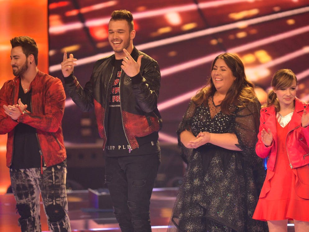 Herzschlagfinale bei «DSDS»: Marie ist der jüngste «Superstar» aller Zeiten!. «Die fantastischen Vier» nannte Dieter Bohlen seine Sprösslinge. Zum Start der Sendung performten die vier gemeinsam «Wake Me Up» - eine Hommage an den verstorbenen DJ Avicii. Danach kämpfte jeder für sich allein um den Titel. Jeder Kandidat sang zuerst eine Cover-Version, dann einen eigens für ihn komponierten Final-Song.