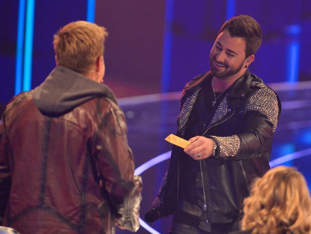 Herzschlagfinale bei «DSDS»: Marie ist der jüngste «Superstar» aller Zeiten!. Dieter philosophierte: «Es gibt im Leben immer drei Möglichkeiten: Entweder man gibt auf oder man gibt nach oder man gibt alles.» Vielleicht das schlaueste, was Bohlen in 15 Staffeln DSDS zum Besten gab. Bezogen auf Michel Truog war sein Fazit: «Du hast alles gegeben.» Dafür bekam er Schokolade vom Goldjungen.