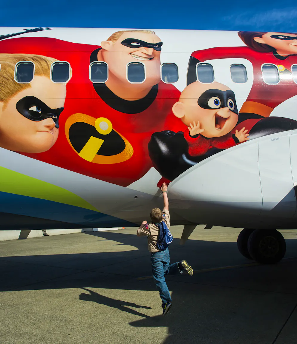 La famille des 'Indestructibles' prend son envol avec Alaska Airlines. "Les Indestructibles 2" sur un appareil d'Alaska Airlines