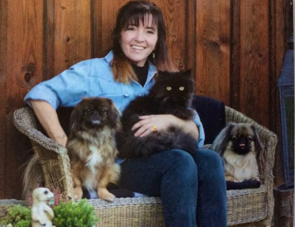 Elvira Wegmann, ancienne dompteuse. Aujourd'hui, Elvira Wegmann vit en compagnie de deux chiens pékinois à Stettfurt (Thurgovie). Depuis quelques années, elle est revenue au zoo Plättli pour y diriger le restaurant.
