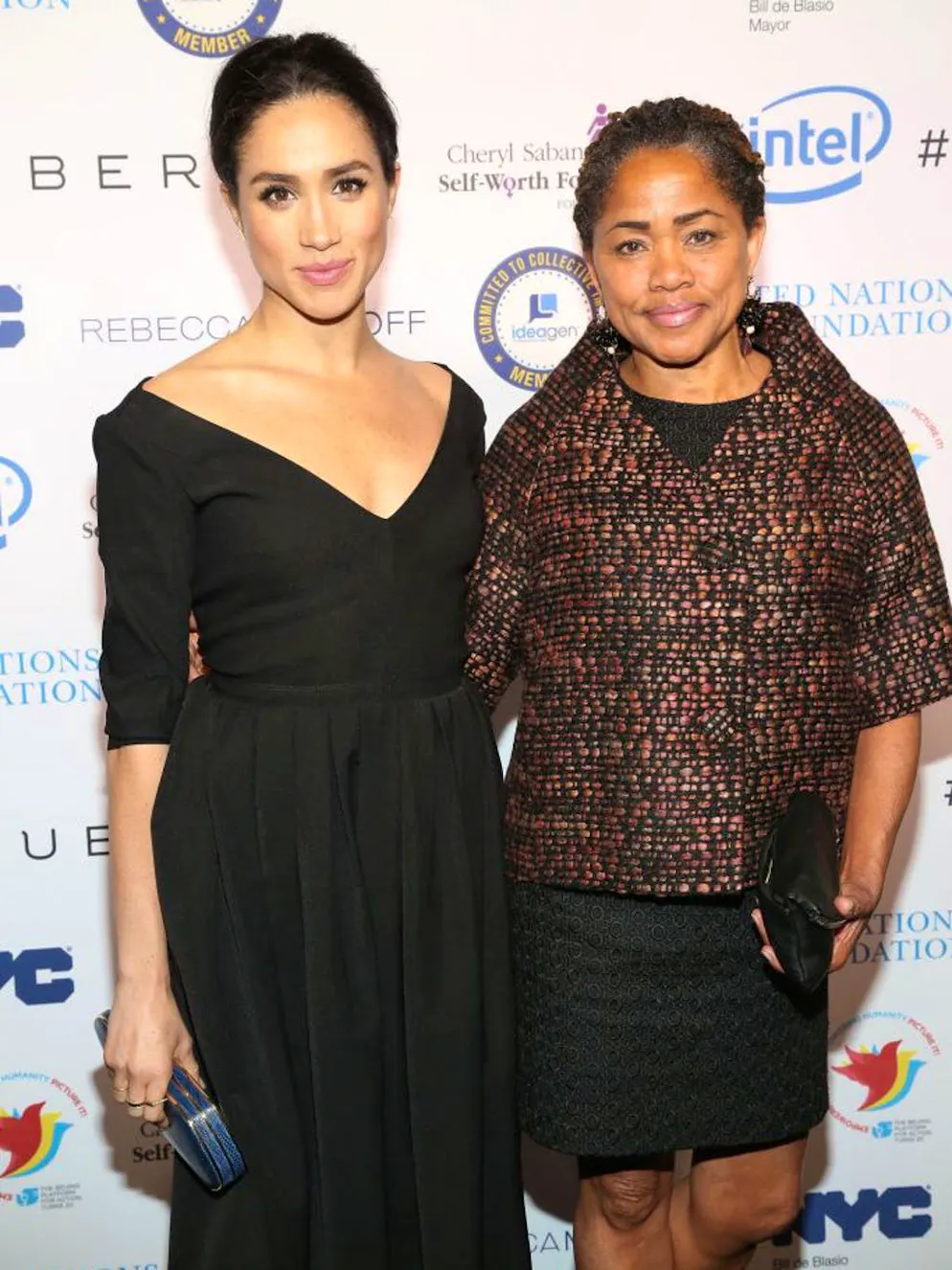 D'actrice à mariée royale: Meghan Markle. Meghan Markle est née d'une mère afro-américaine et d'un père blanc américain. Ses parents ont divorcé quand elle était enfant.