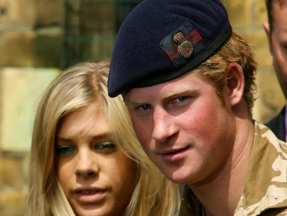 Il principe Harry, il bad boy di casa Windsor. In compenso, il principe Harry ha avuto poche donne nella sua vita: è rimasto in coppia con Chelsy Davy dal 2004 al 2009…