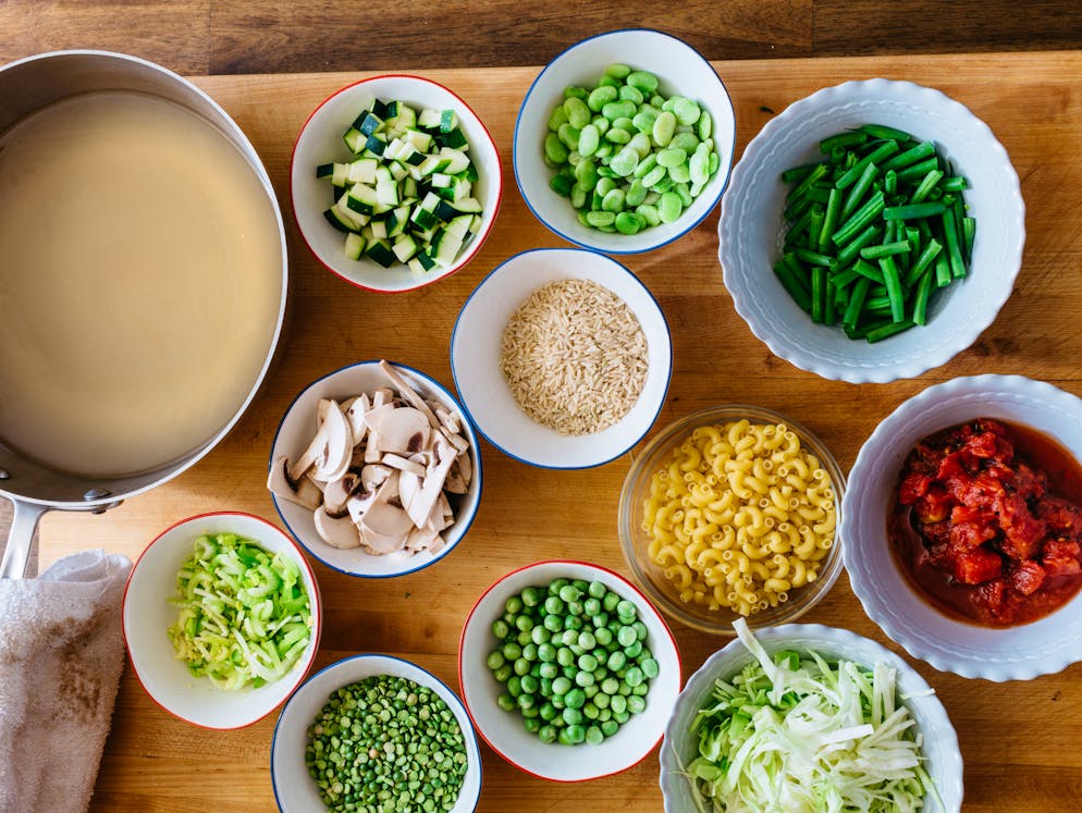 Das sind die 10 häufigsten Kochfehler. Hand aufs Herz: Sieht es in Ihrer Küche so aus bevor Sie die Bratpfanne anschmeissen? Eine sorgfältige Mise en place ist das A und O für einen reibungslosen Ablauf.