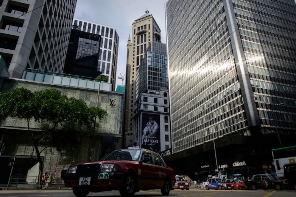 La police hongkongaise a arrêté un chauffeur de taxi soupçonné d'avoir tenté de garder un sac contenant 1,1 million de dollars hongkongais (118.000 euros) qu'une cliente avait laissé dans son véhicule