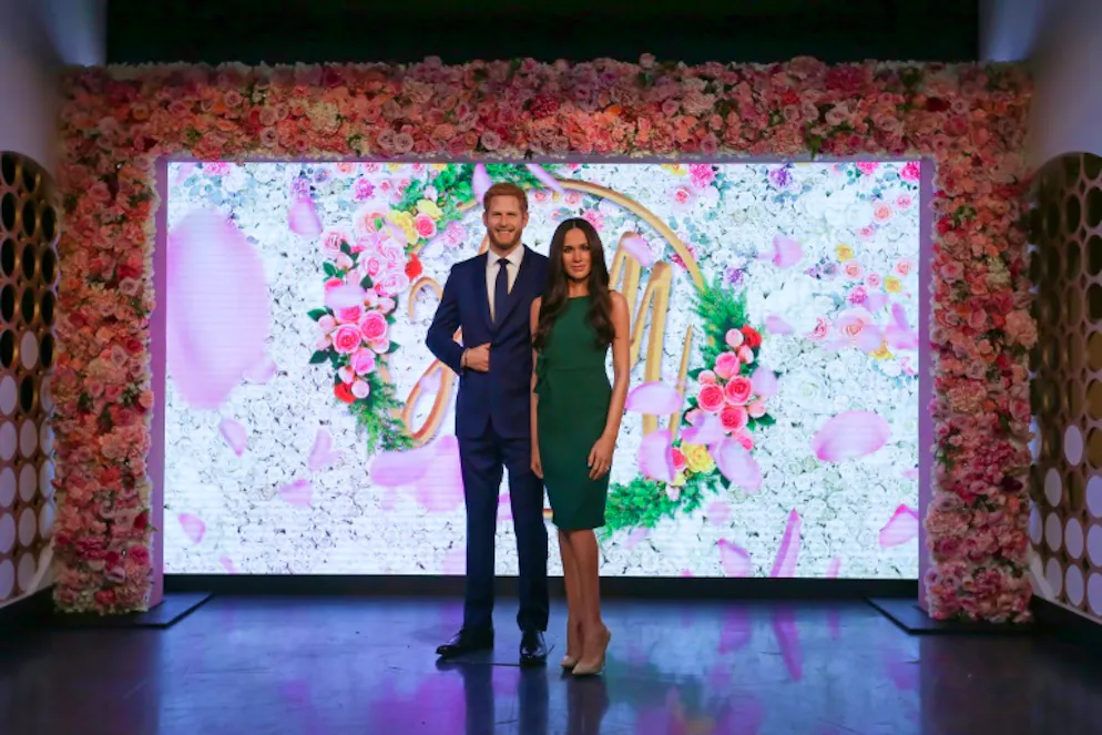 La statue de cire de Meghan Markle dévoilée à Londres. Les statues de cire du prince Harry et de Meghan Markle au musée Madame Tussauds, le 9 mai 2018 à Londres