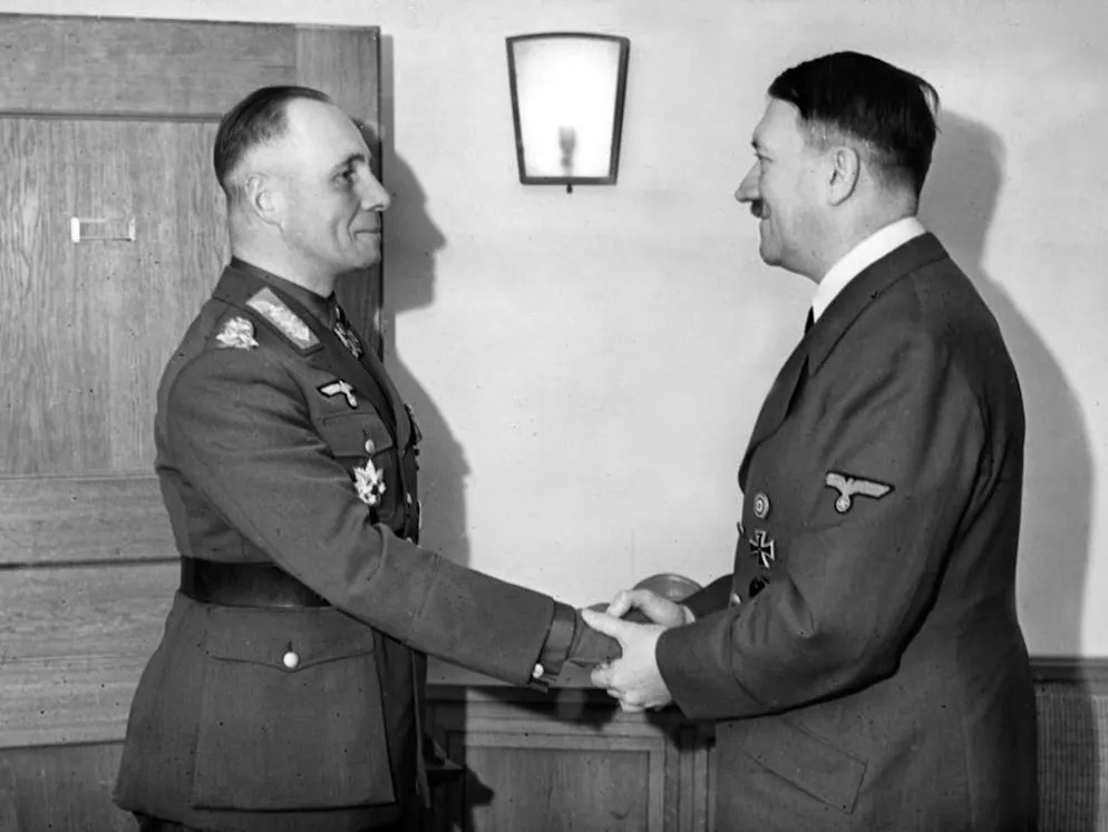Rommel, le Renard du Desert. Même s’il n’était pas membre du NSDAP, Rommel était considéré comme le «général préféré d’Hitler» et lui aurait été fidèle jusqu’à la fin.